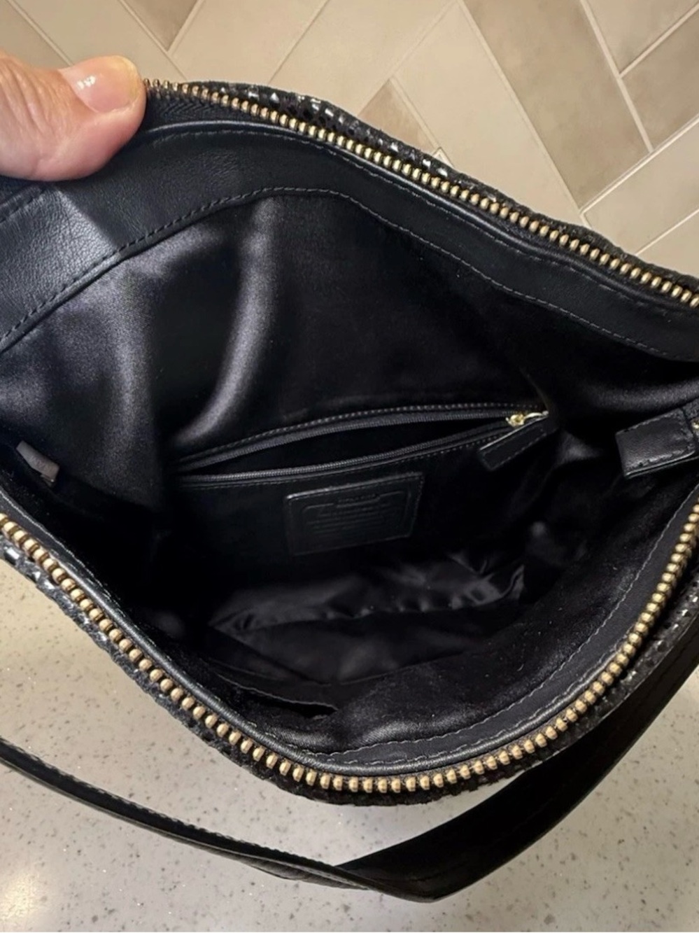 Coach Ashley Hobo Hippie Leather F20114
Pleated Shoulder Bag Handbag Purse READ - Picture 7 of 10